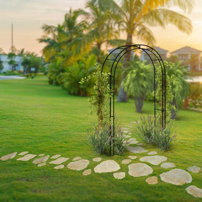 Metal Arch Lattice Round top - Image 3