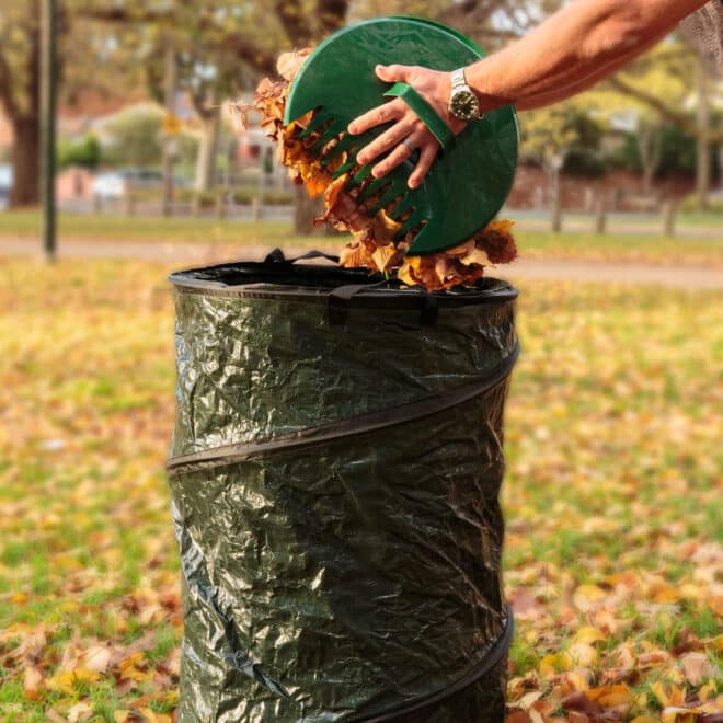 Garden Bag with Leaf Grabbers - Image 2